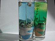 Одна с ароматом яблока, другая- апельсин